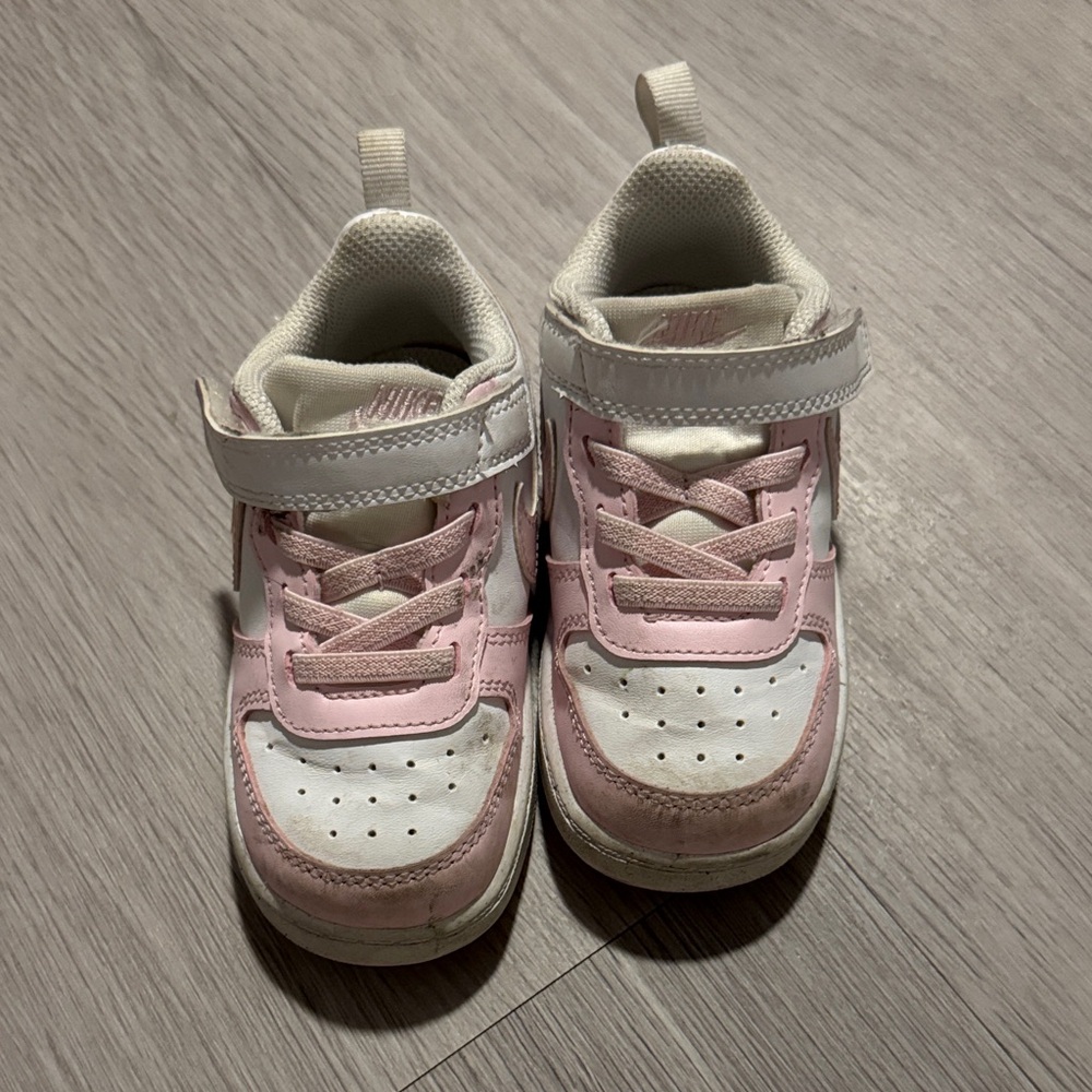 Nike Kids Sneakers in Pink and White